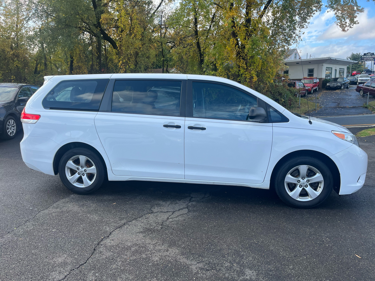 Toyota Sienna 5dr 7-Pass Van V6 L FWD (Natl) 2013 Toyota Sienna 5dr 7-Pass Van V6 L FWD (Natl) 2013