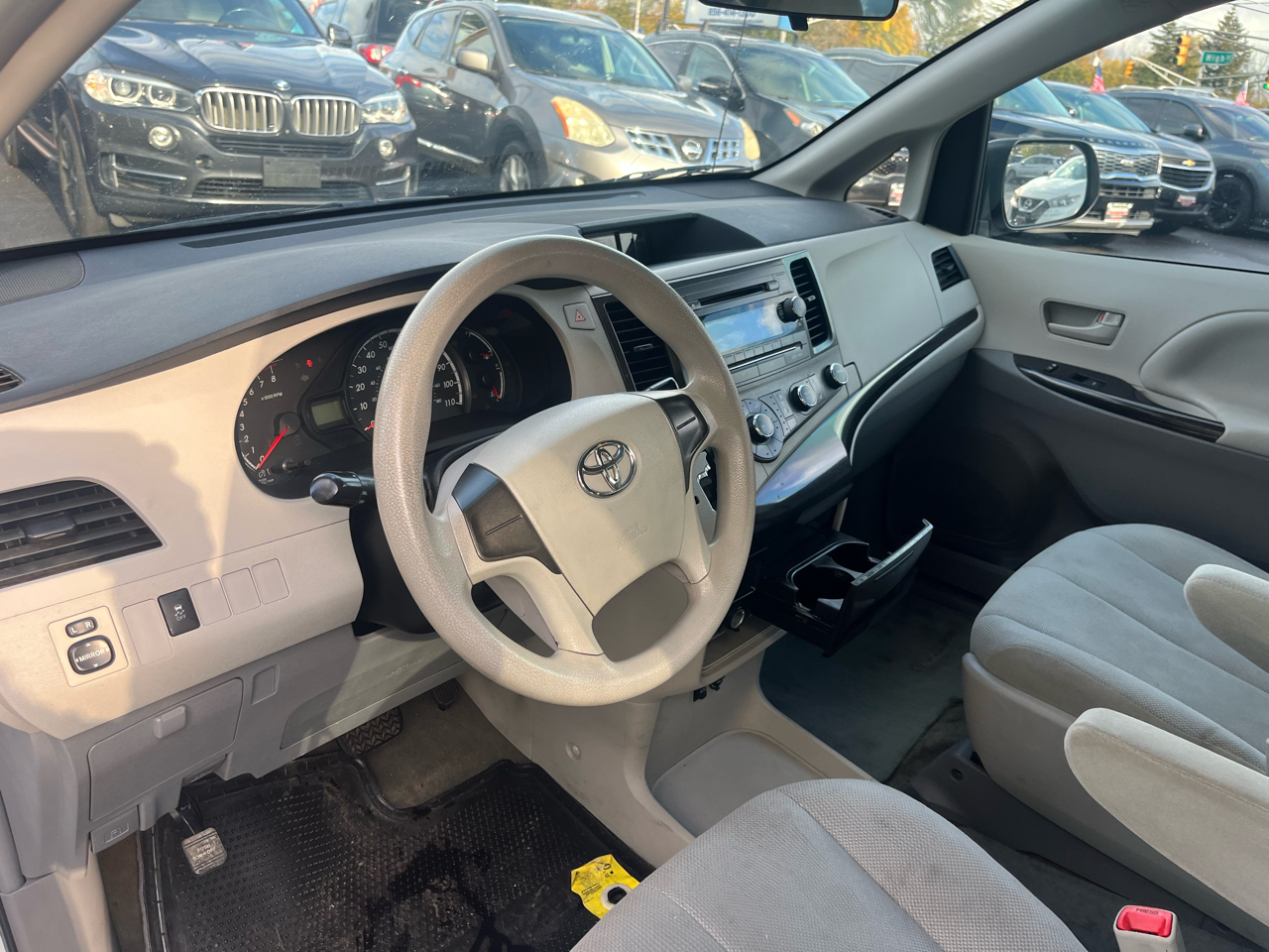 Toyota Sienna 5dr 7-Pass Van V6 L FWD (Natl) 2013 Toyota Sienna 5dr 7-Pass Van V6 L FWD (Natl) 2013