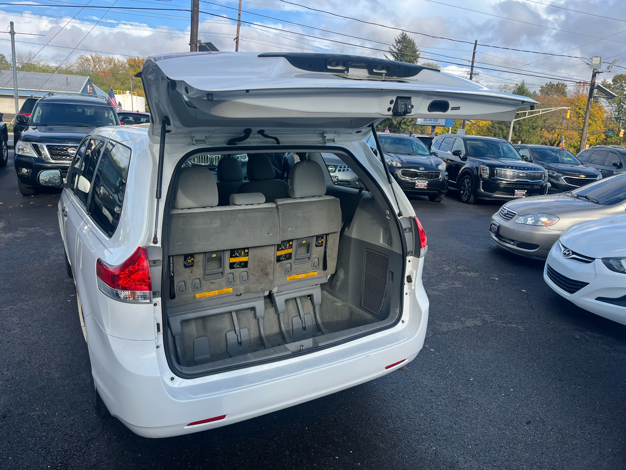 Toyota Sienna 5dr 7-Pass Van V6 L FWD (Natl) 2013 Toyota Sienna 5dr 7-Pass Van V6 L FWD (Natl) 2013