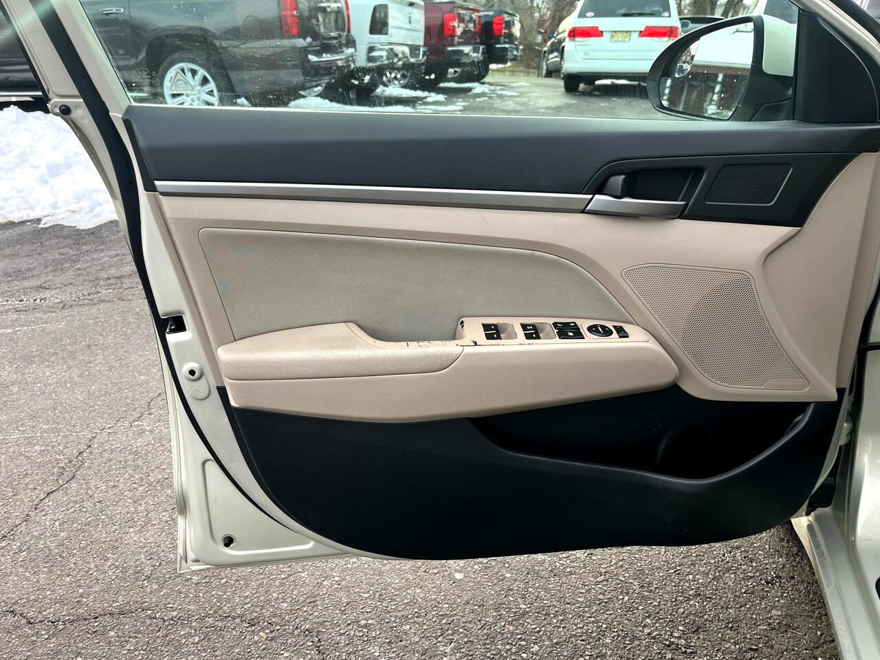 Hyundai Elantra SE 2.0L Auto PZEV (Ulsan) *Ltd Avail* 2017