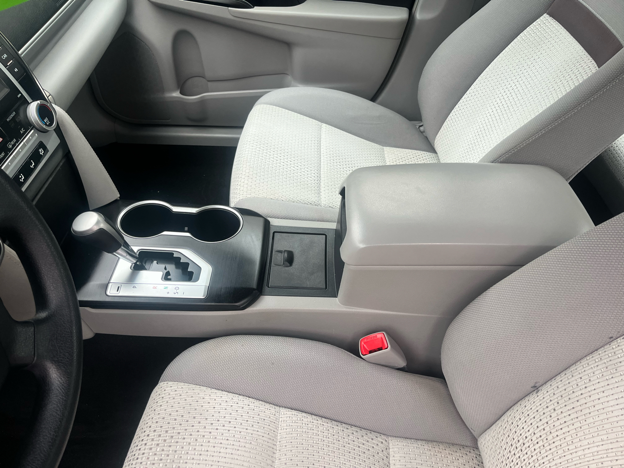 Toyota Camry 4dr Sdn LE Auto (Natl) 2013