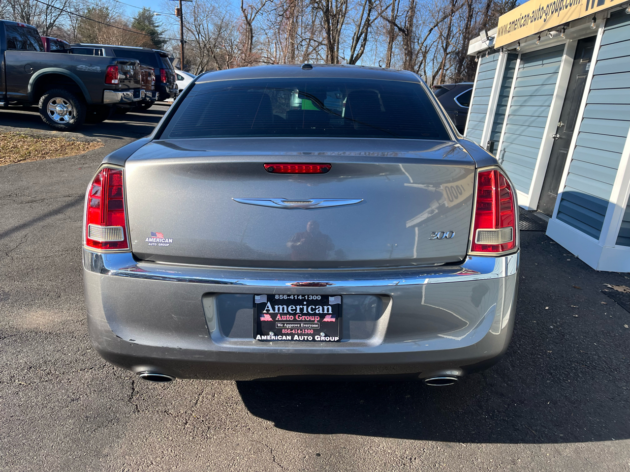 Chrysler 300 4dr Sdn Limited RWD 2011