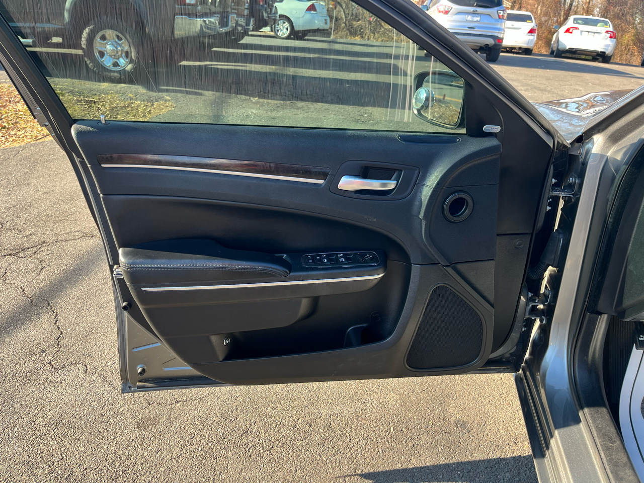 Chrysler 300 4dr Sdn Limited RWD 2011