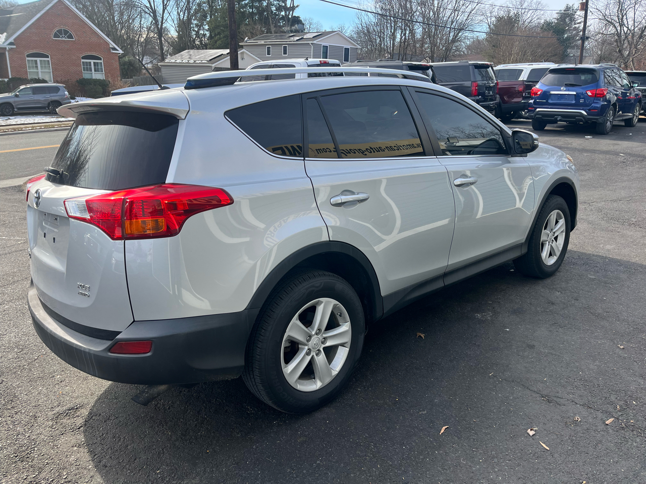 Toyota RAV4 AWD 4dr XLE (Natl) 2013