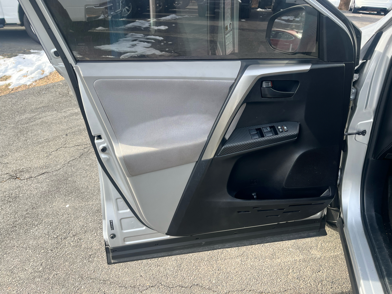 Toyota RAV4 AWD 4dr XLE (Natl) 2013