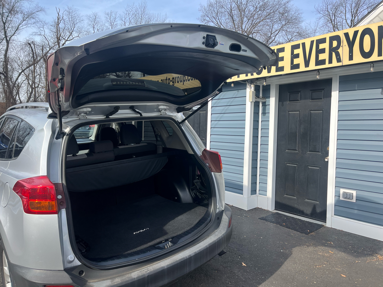 Toyota RAV4 AWD 4dr XLE (Natl) 2013