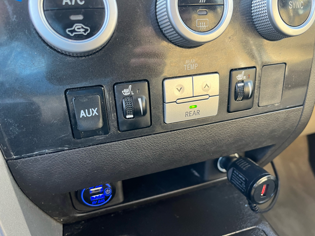 Toyota Sequoia 4WD 4dr LV8 6-Spd AT Ltd (Natl) 2008