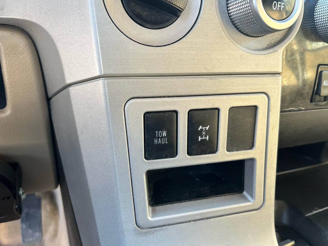 Toyota Sequoia 4WD 4dr LV8 6-Spd AT Ltd (Natl) 2008