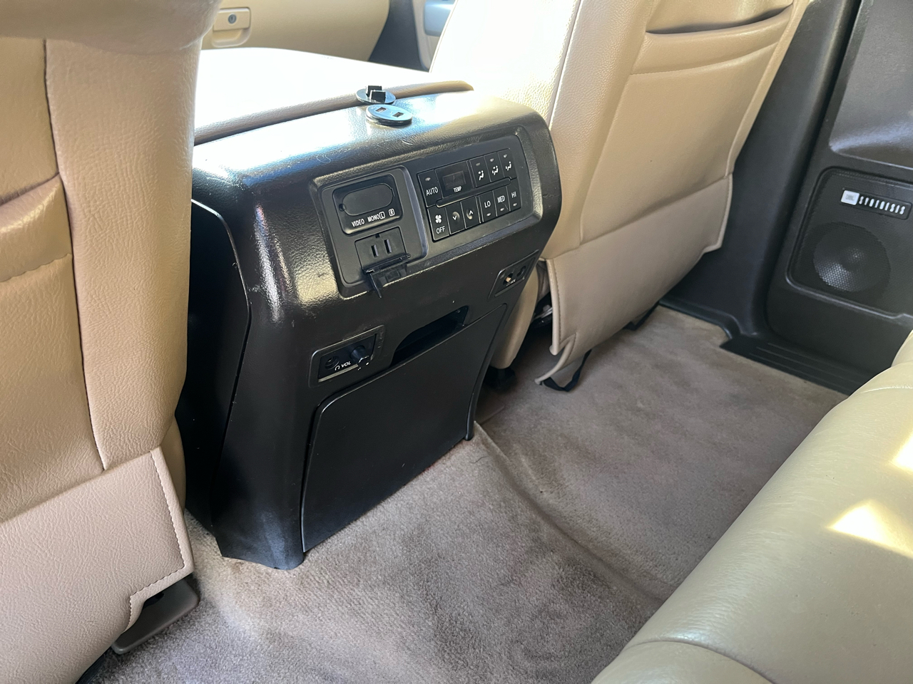 Toyota Sequoia 4WD 4dr LV8 6-Spd AT Ltd (Natl) 2008