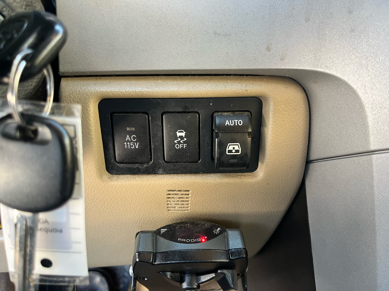 Toyota Sequoia 4WD 4dr LV8 6-Spd AT Ltd (Natl) 2008