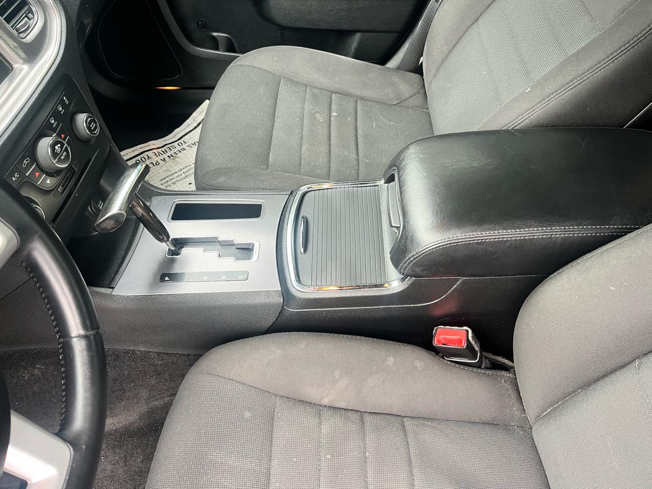 Dodge Charger 4dr Sdn SE RWD 2013