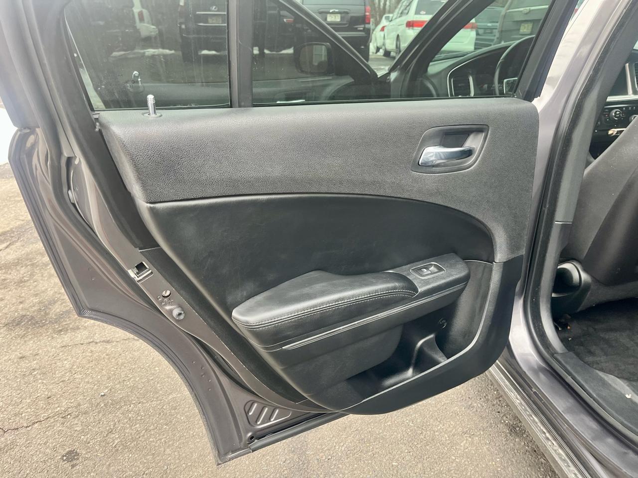 Dodge Charger 4dr Sdn SE RWD 2013