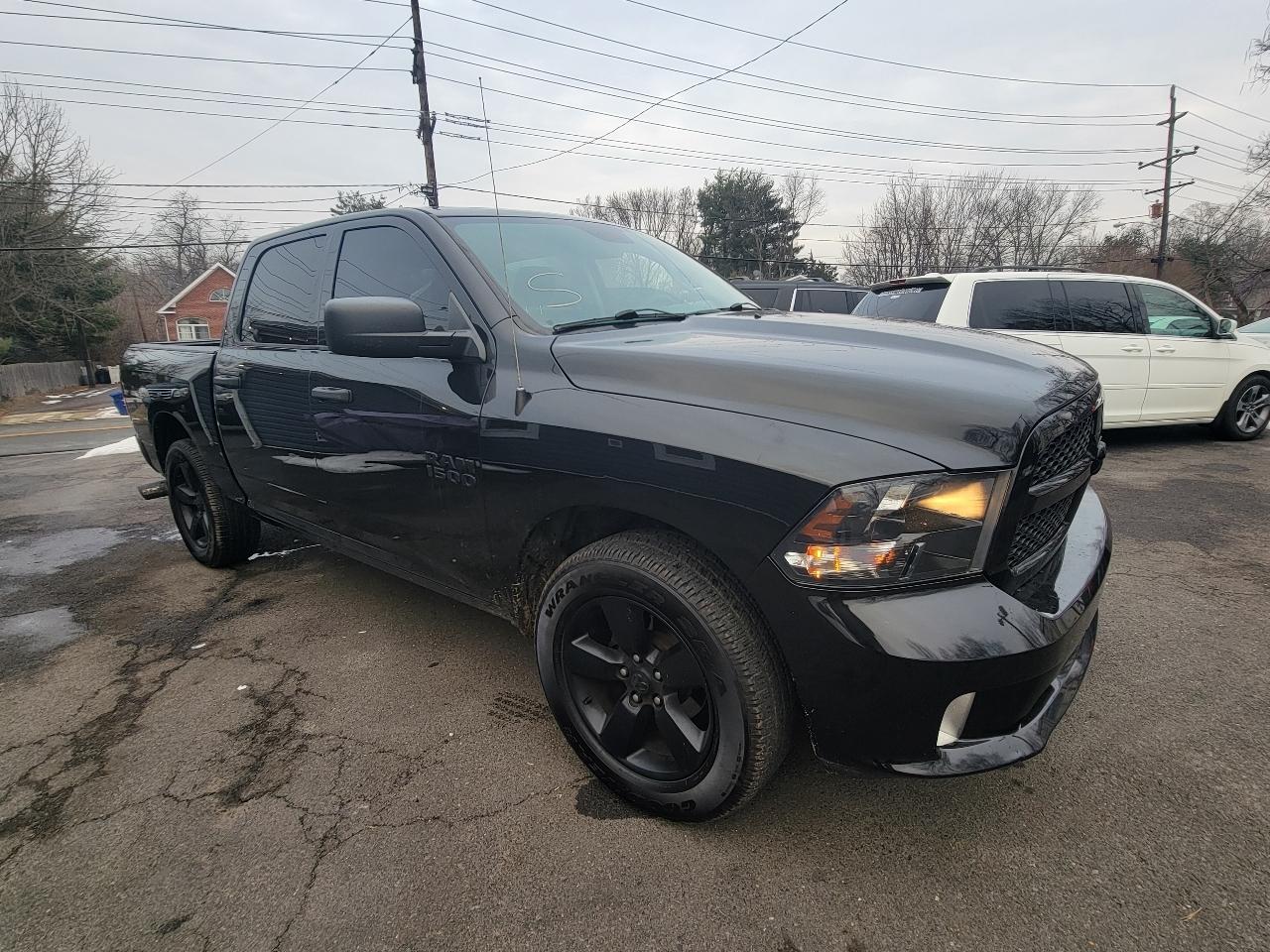 RAM 1500 Express 4x4 Crew Cab 5'7" Box 2018