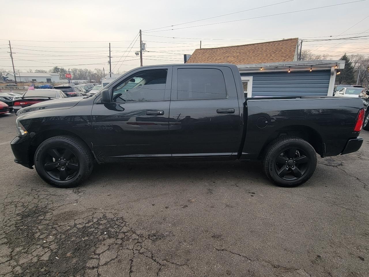 RAM 1500 Express 4x4 Crew Cab 5'7" Box 2018