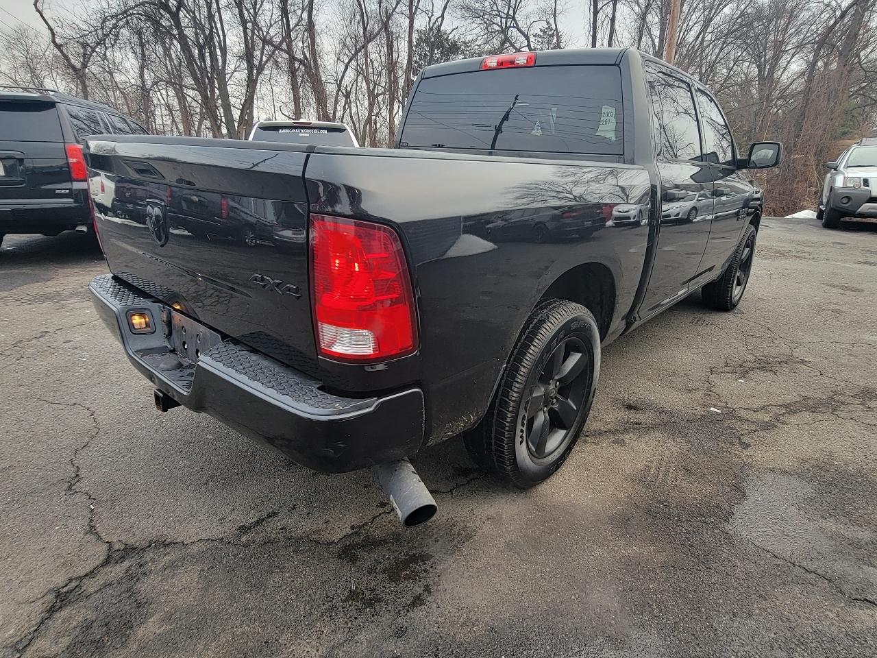 RAM 1500 Express 4x4 Crew Cab 5'7" Box 2018