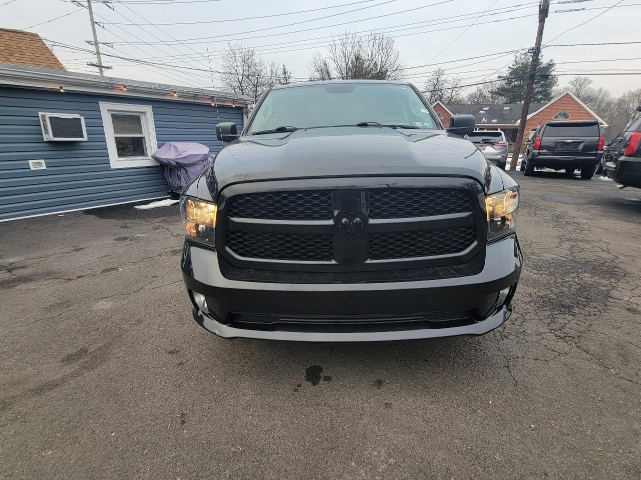 RAM 1500 Express 4x4 Crew Cab 5'7" Box 2018