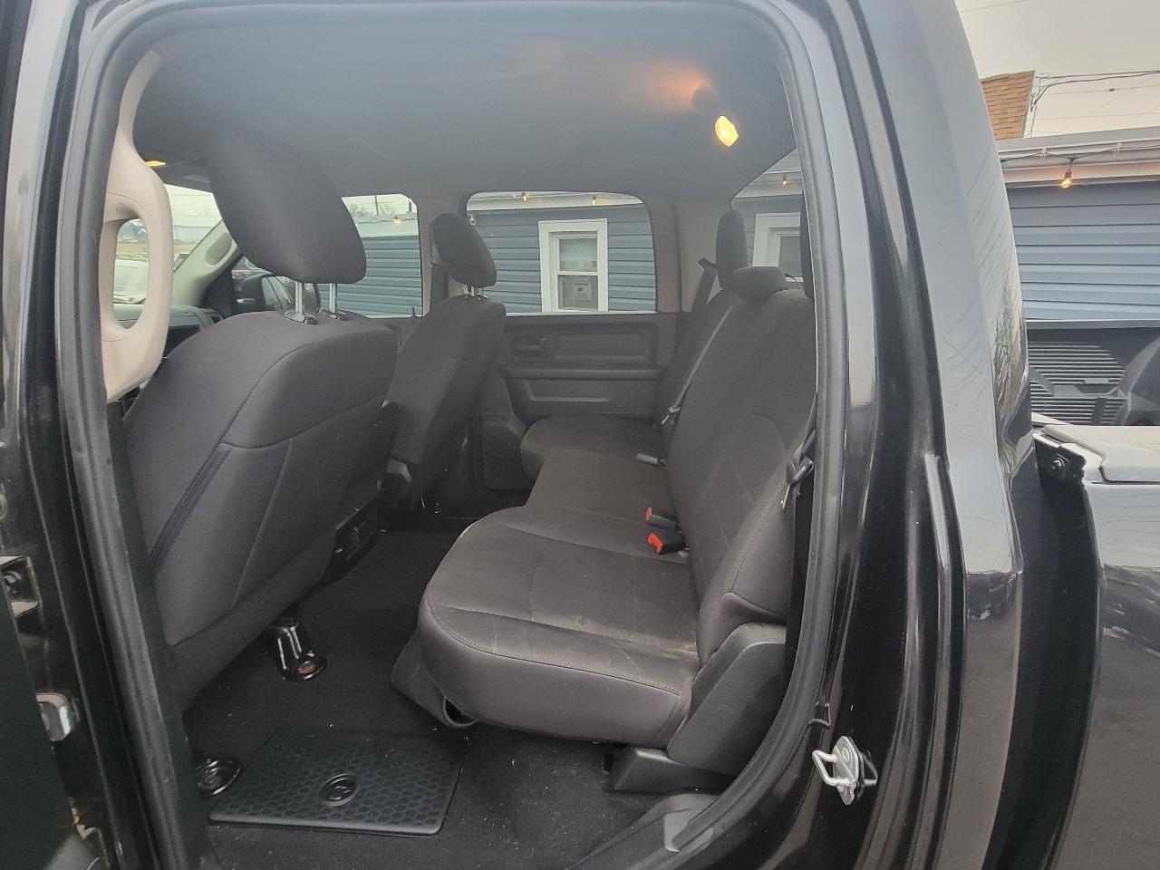 RAM 1500 Express 4x4 Crew Cab 5'7" Box 2018