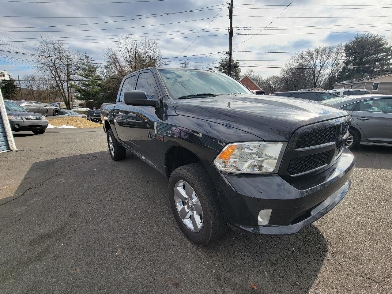 RAM 1500 4WD Crew Cab 140.5" Express 2015