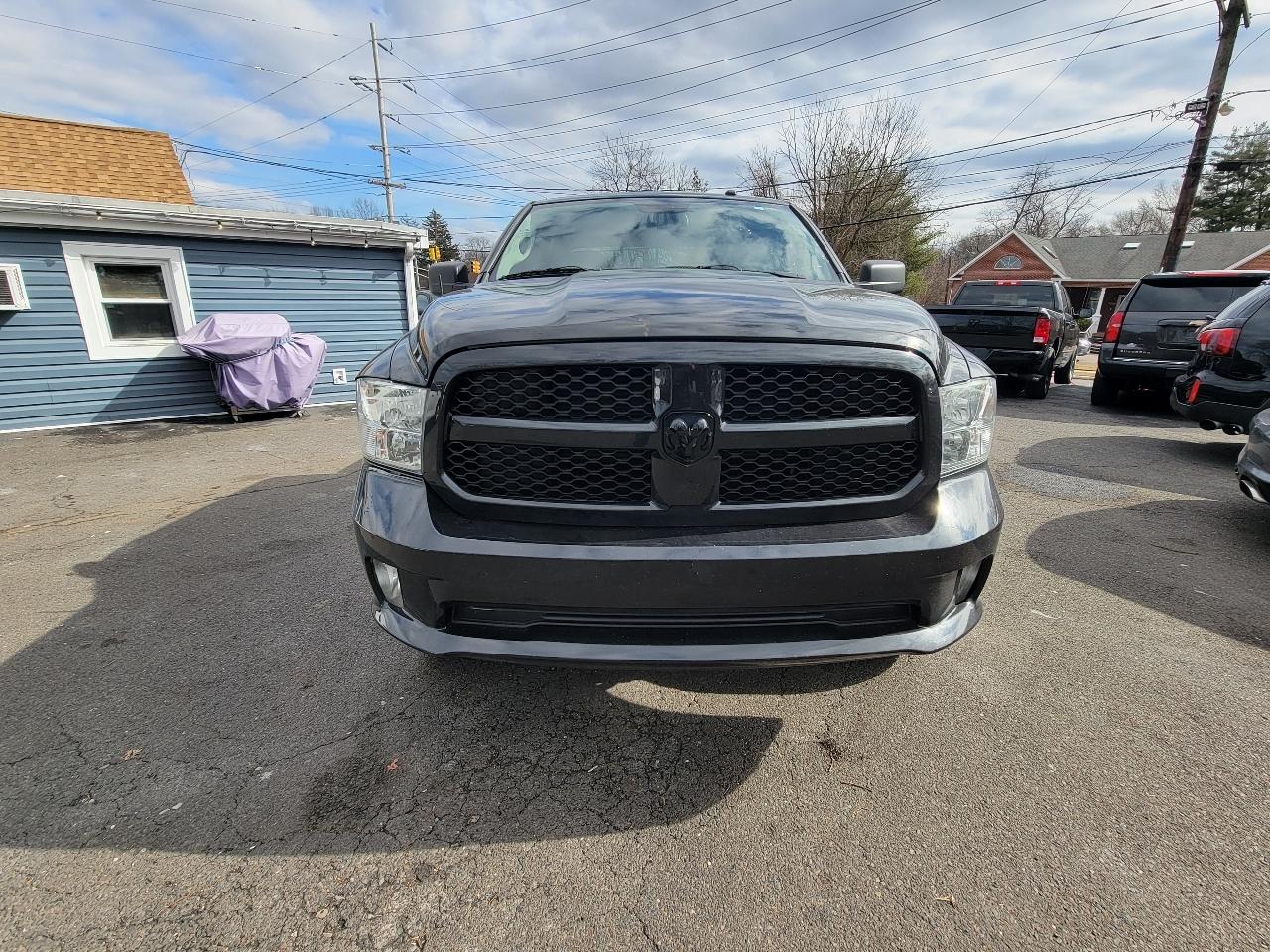 RAM 1500 4WD Crew Cab 140.5" Express 2015