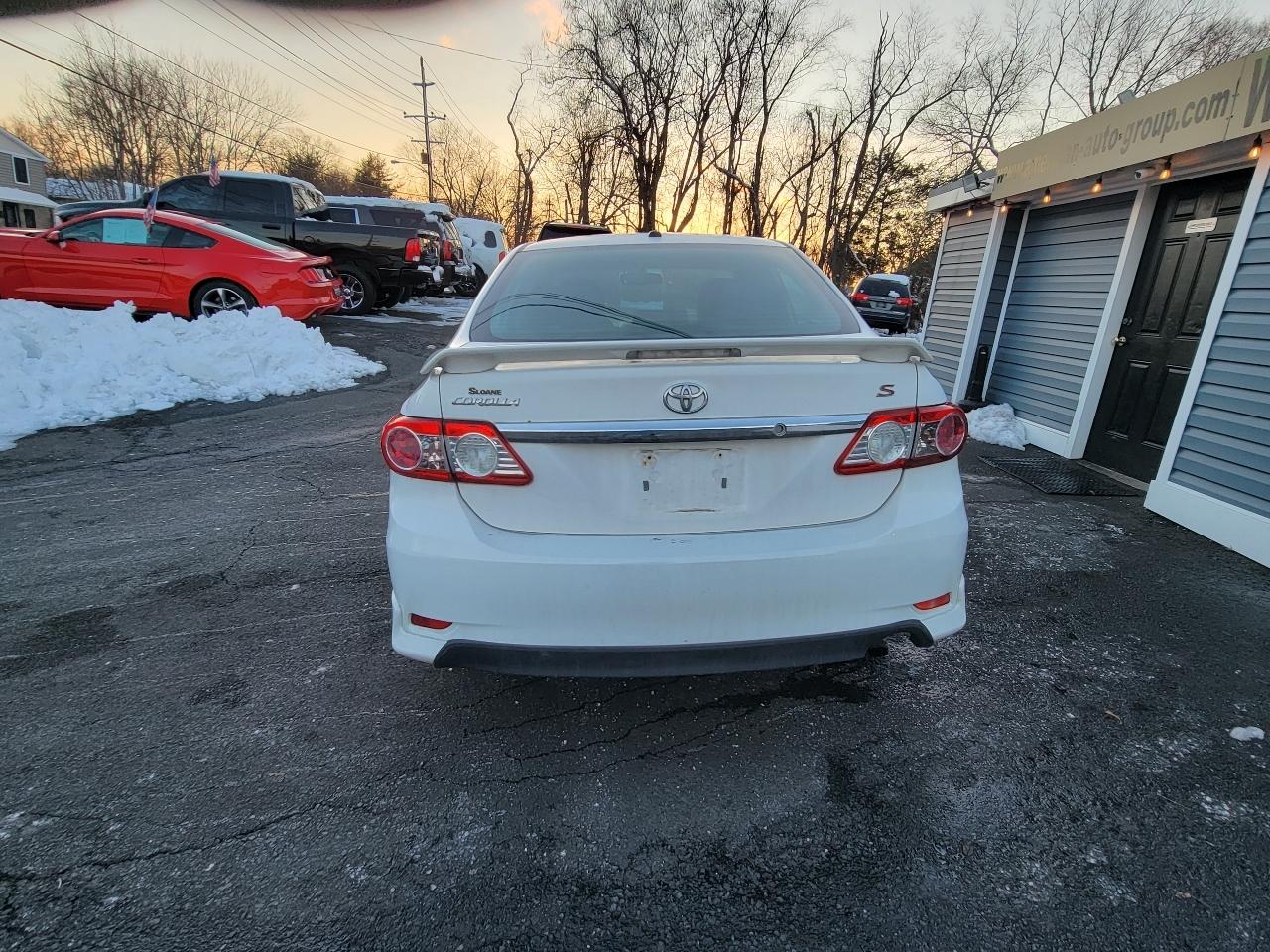 Toyota Corolla S 4D Sedan 2011