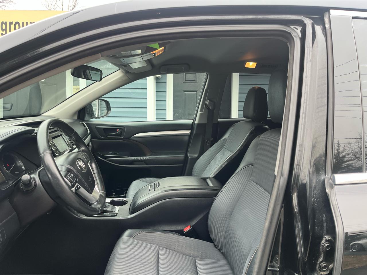 Toyota Highlander AWD 4dr V6 LE (Natl) 2015