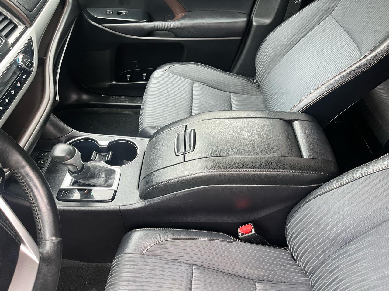 Toyota Highlander AWD 4dr V6 LE (Natl) 2015