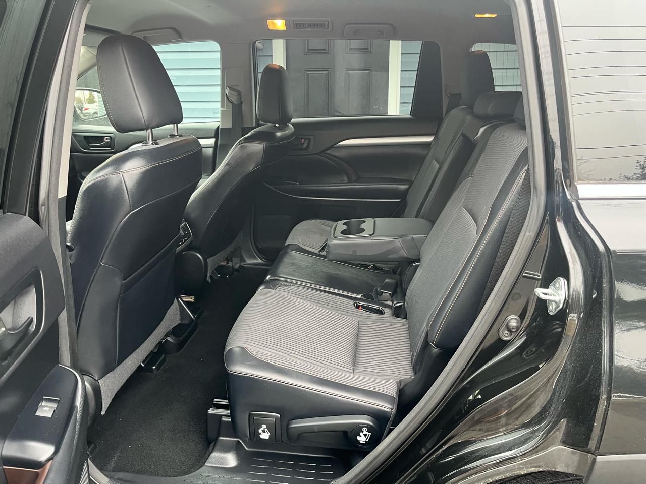 Toyota Highlander AWD 4dr V6 LE (Natl) 2015