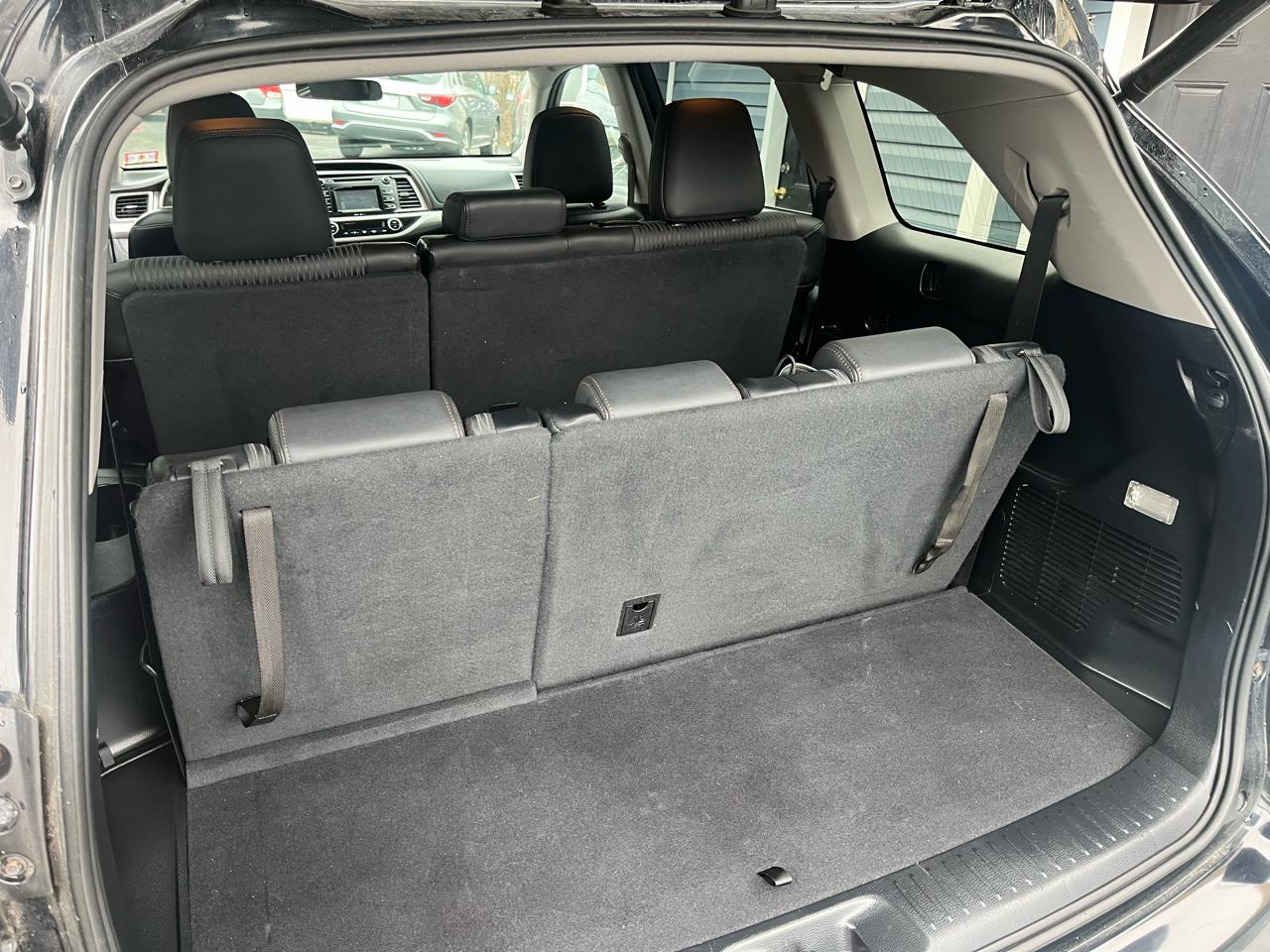 Toyota Highlander AWD 4dr V6 LE (Natl) 2015