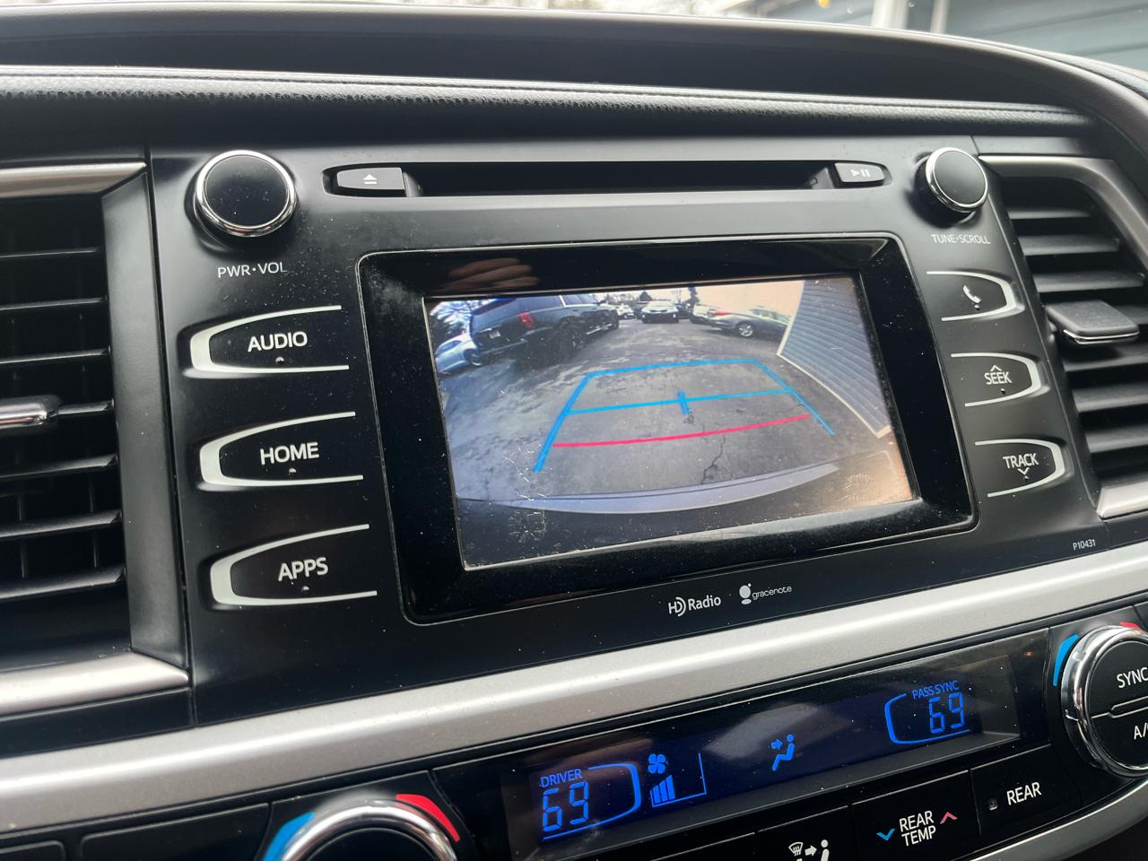 Toyota Highlander AWD 4dr V6 LE (Natl) 2015