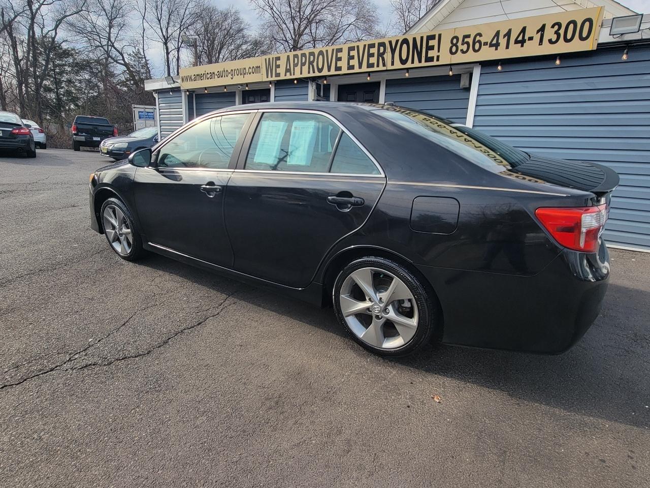 Toyota Camry 4dr Sdn V6 Auto XLE (Natl) 2012