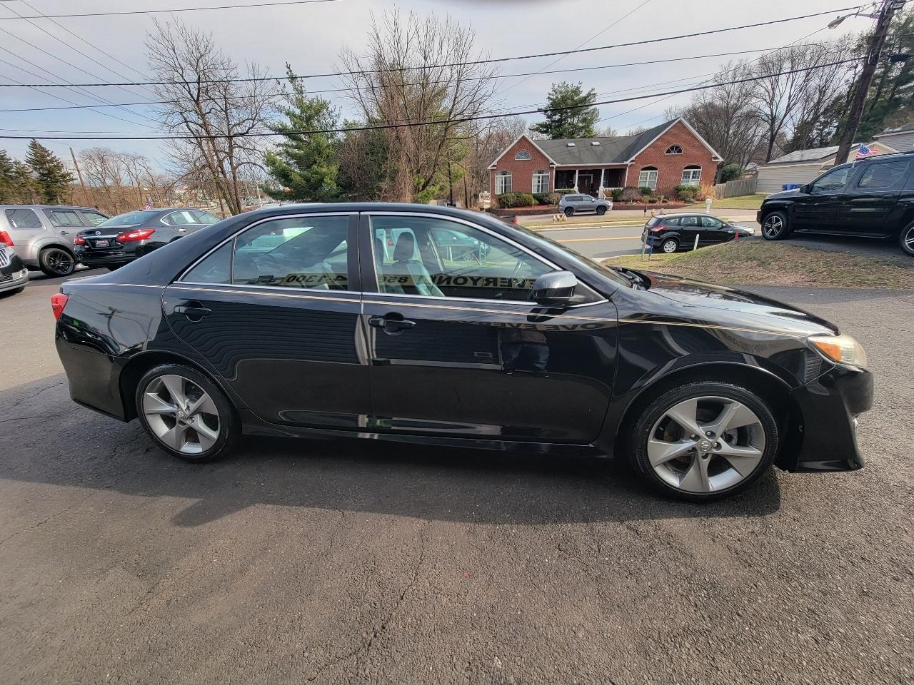 Toyota Camry 4dr Sdn V6 Auto XLE (Natl) 2012