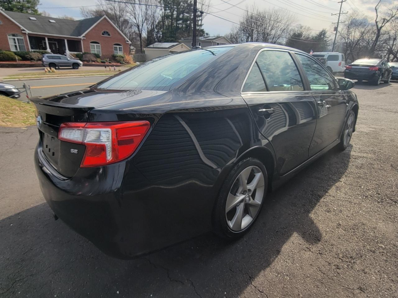 Toyota Camry 4dr Sdn V6 Auto XLE (Natl) 2012