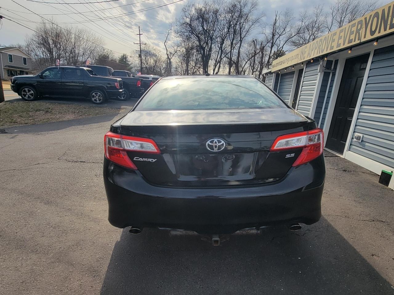 Toyota Camry 4dr Sdn V6 Auto XLE (Natl) 2012