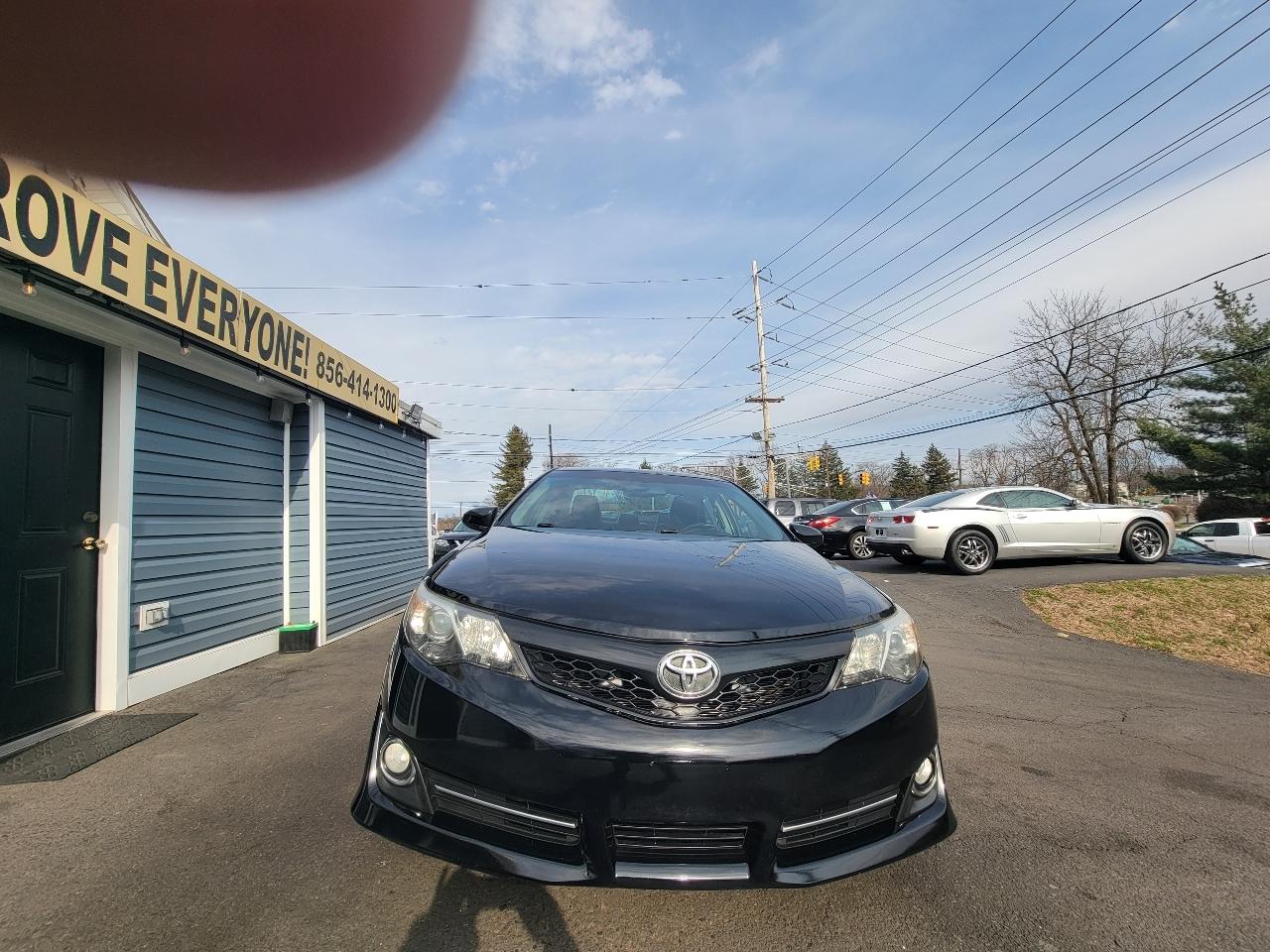 Toyota Camry 4dr Sdn V6 Auto XLE (Natl) 2012