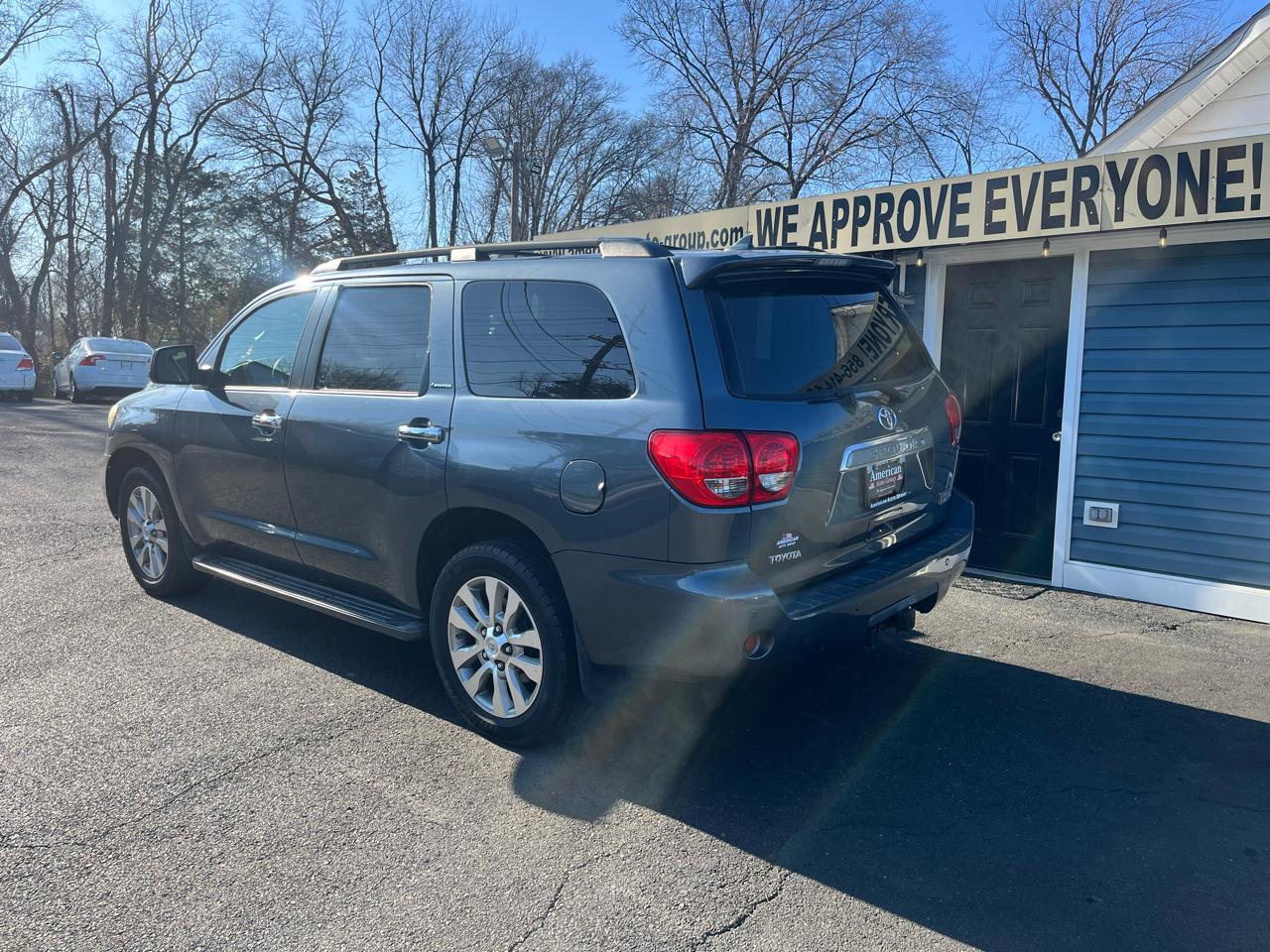 Toyota Sequoia 4WD LV8 6-Spd AT Ltd (Natl) 2010