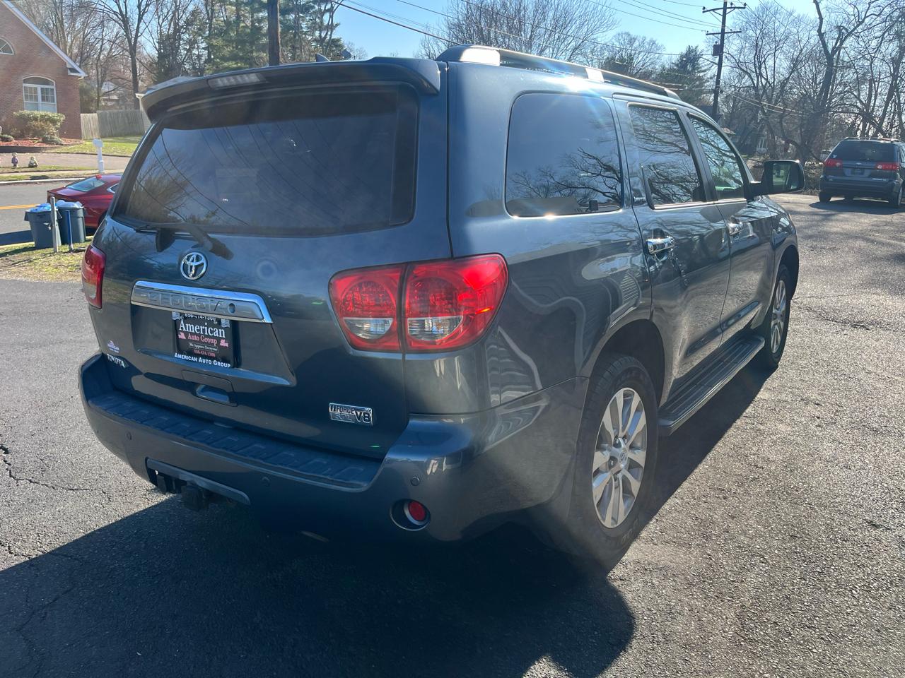 Toyota Sequoia 4WD LV8 6-Spd AT Ltd (Natl) 2010