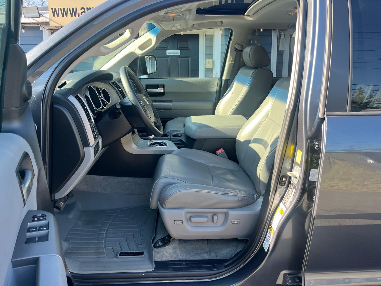 Toyota Sequoia 4WD LV8 6-Spd AT Ltd (Natl) 2010