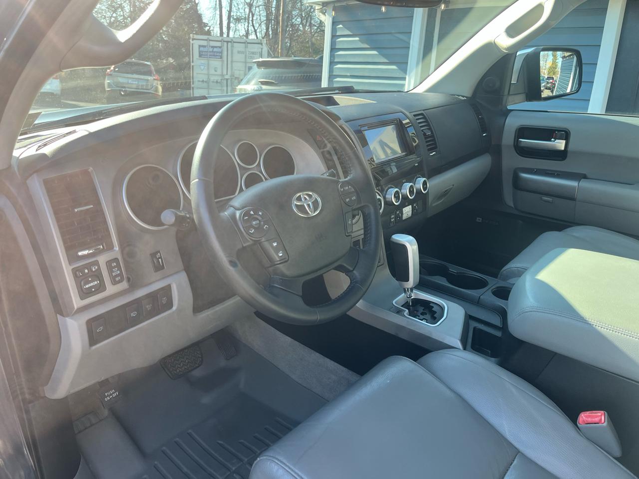 Toyota Sequoia 4WD LV8 6-Spd AT Ltd (Natl) 2010