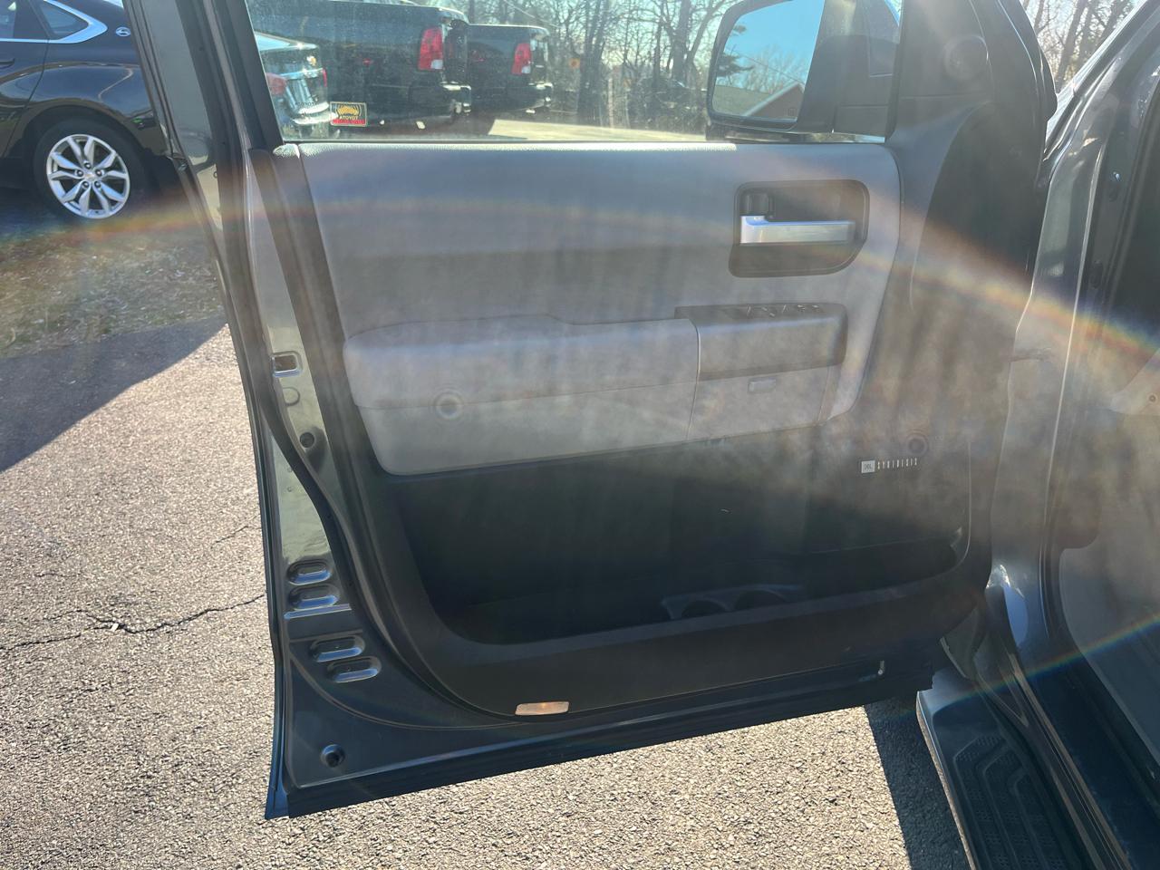 Toyota Sequoia 4WD LV8 6-Spd AT Ltd (Natl) 2010