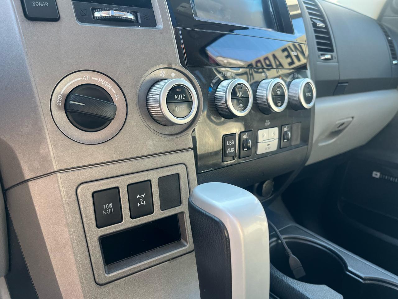 Toyota Sequoia 4WD LV8 6-Spd AT Ltd (Natl) 2010