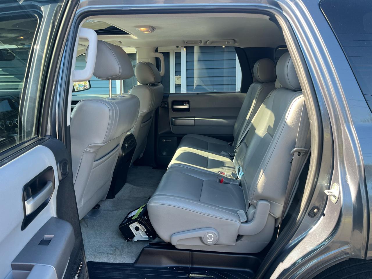 Toyota Sequoia 4WD LV8 6-Spd AT Ltd (Natl) 2010