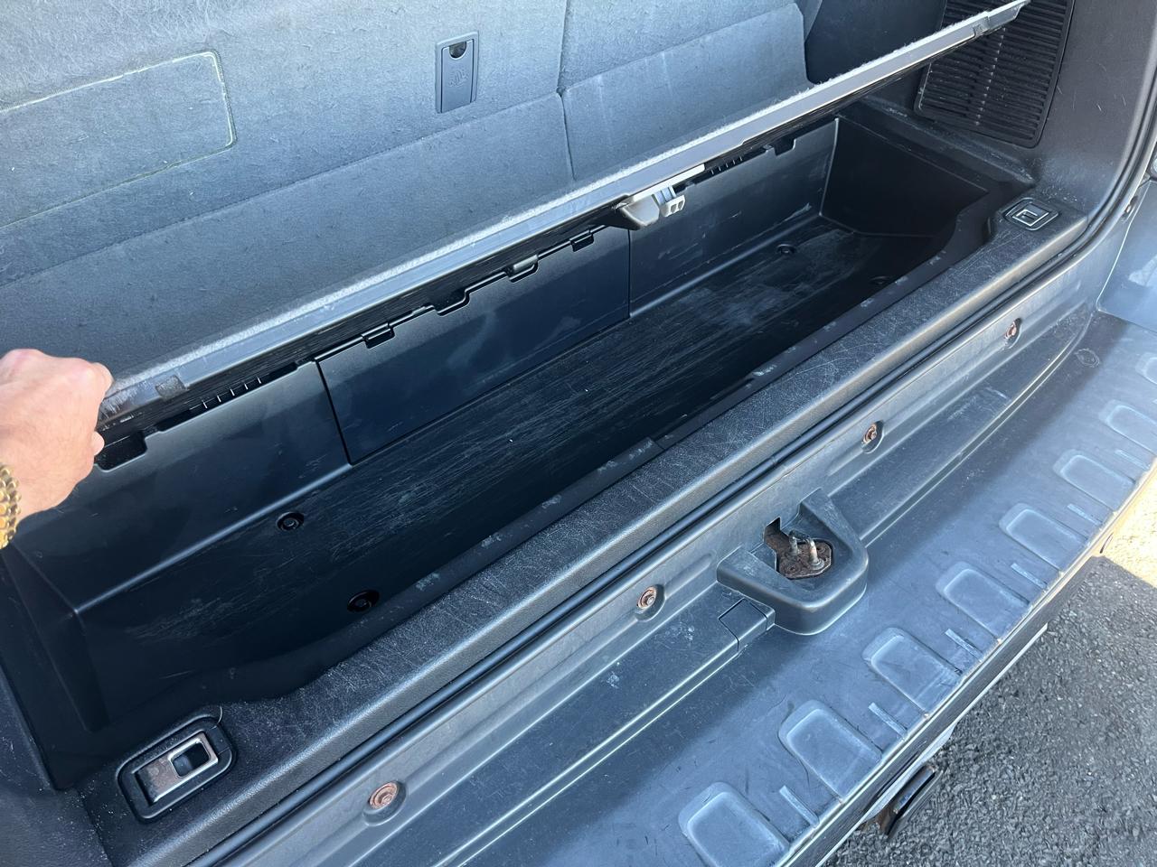 Toyota Sequoia 4WD LV8 6-Spd AT Ltd (Natl) 2010