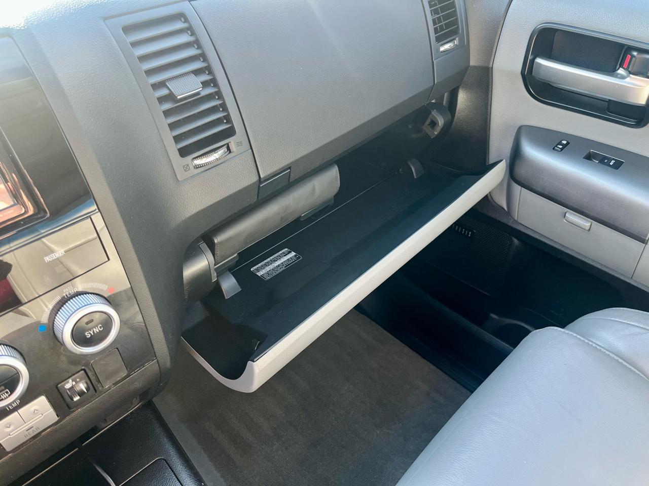 Toyota Sequoia 4WD LV8 6-Spd AT Ltd (Natl) 2010