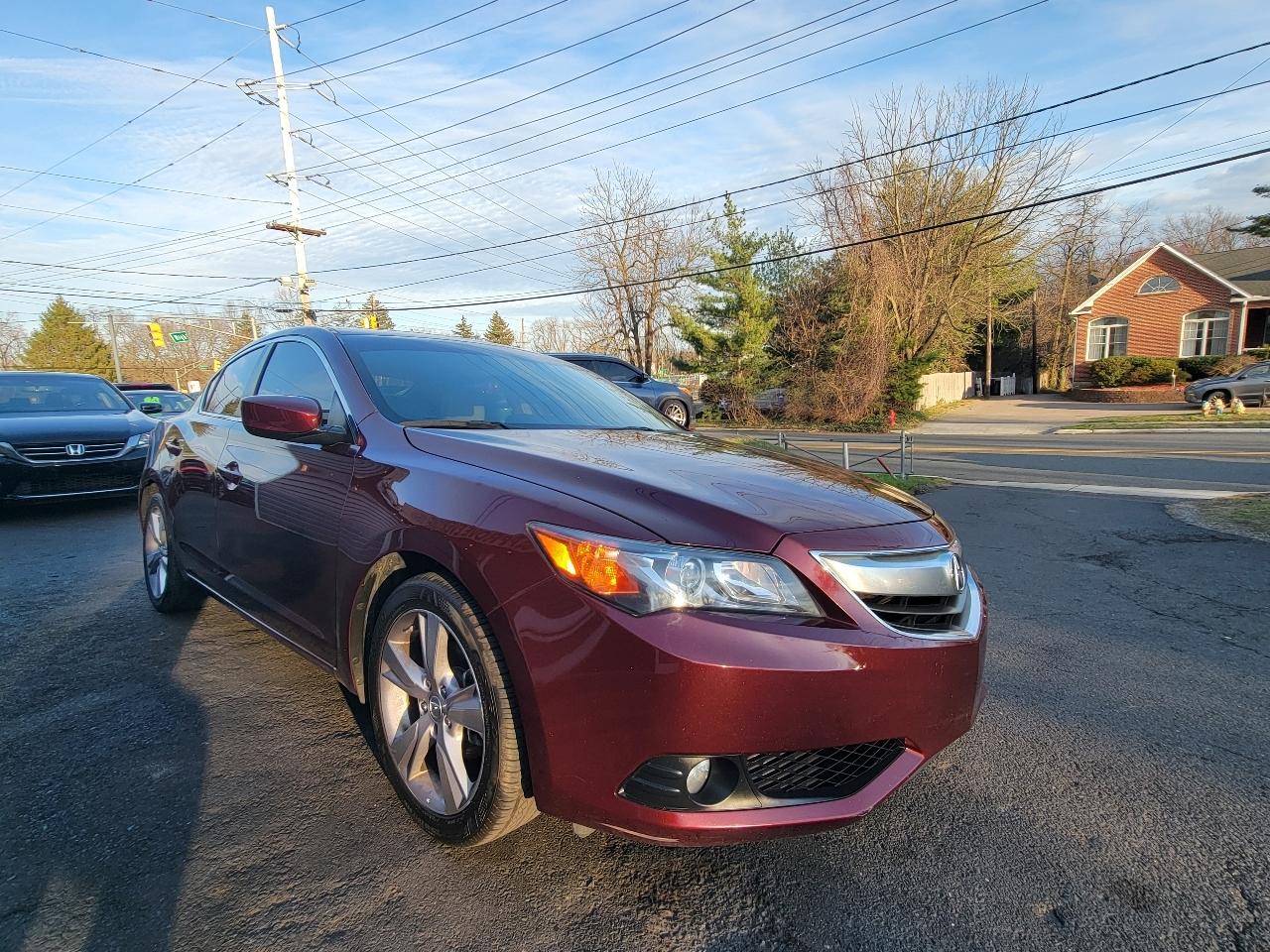 Acura ILX 4dr Sdn 2.0L Tech Pkg 2013