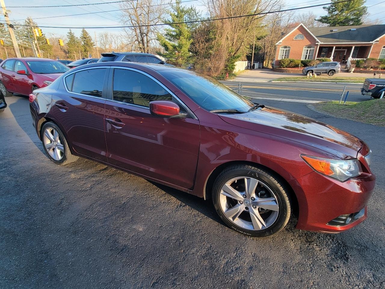 Acura ILX 4dr Sdn 2.0L Tech Pkg 2013