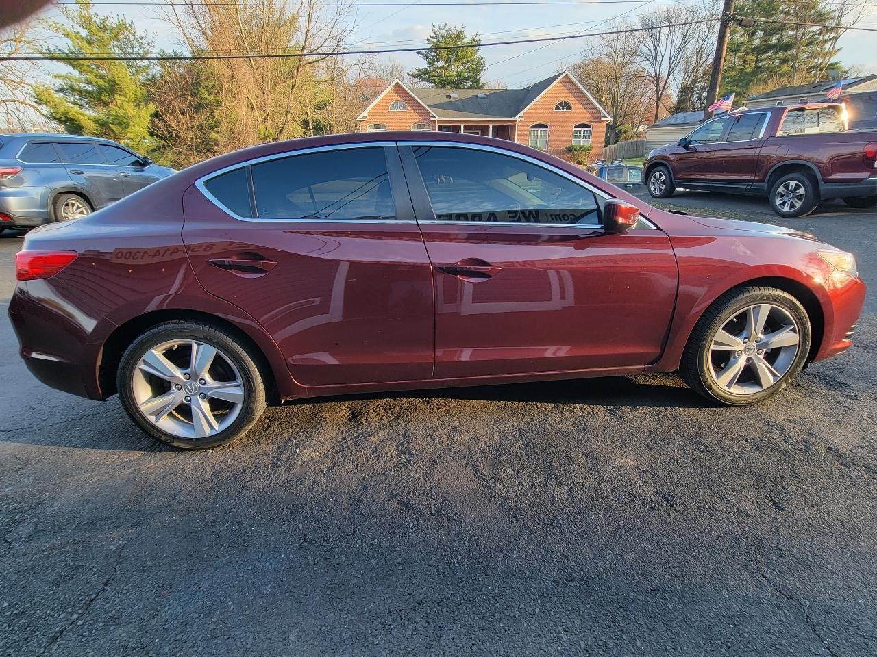 Acura ILX 4dr Sdn 2.0L Tech Pkg 2013