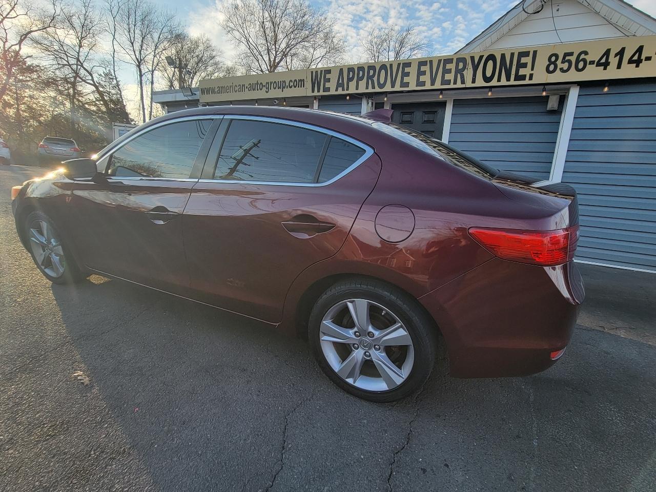 Acura ILX 4dr Sdn 2.0L Tech Pkg 2013