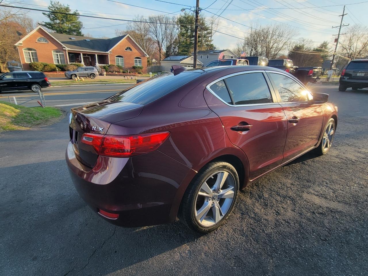 Acura ILX 4dr Sdn 2.0L Tech Pkg 2013
