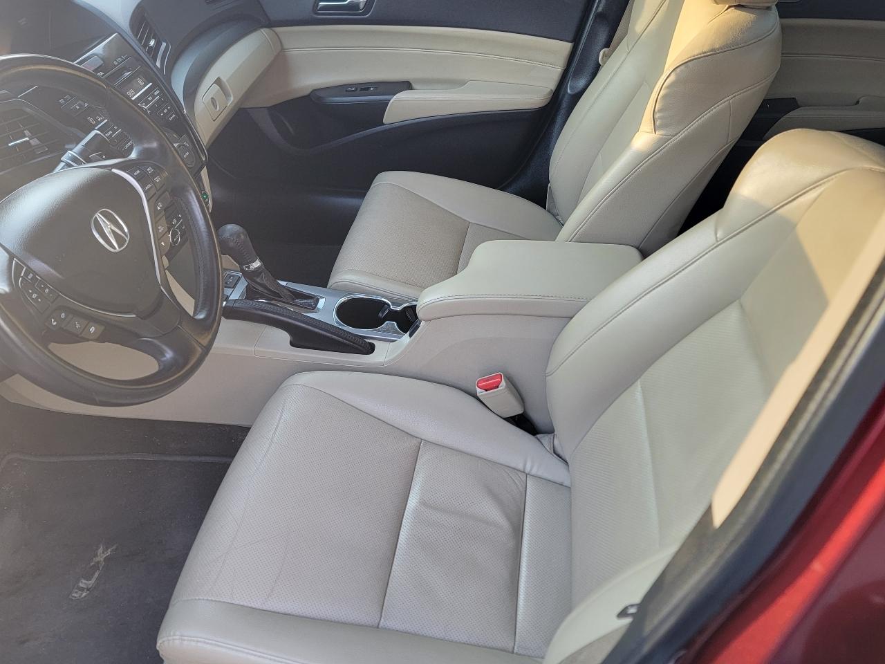 Acura ILX 4dr Sdn 2.0L Tech Pkg 2013