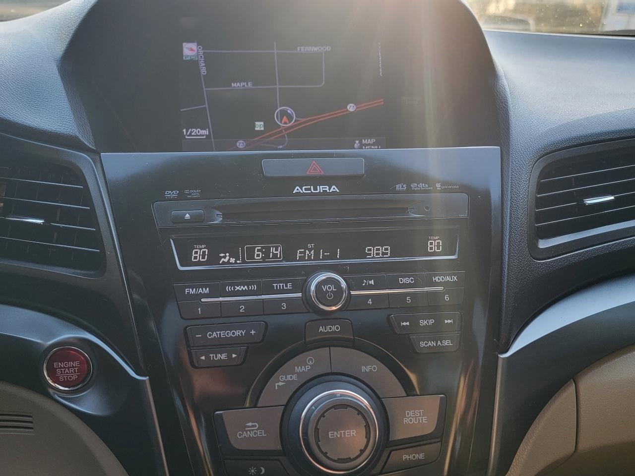 Acura ILX 4dr Sdn 2.0L Tech Pkg 2013